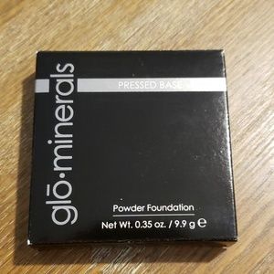 Chestnut light Glo minerals pressed base